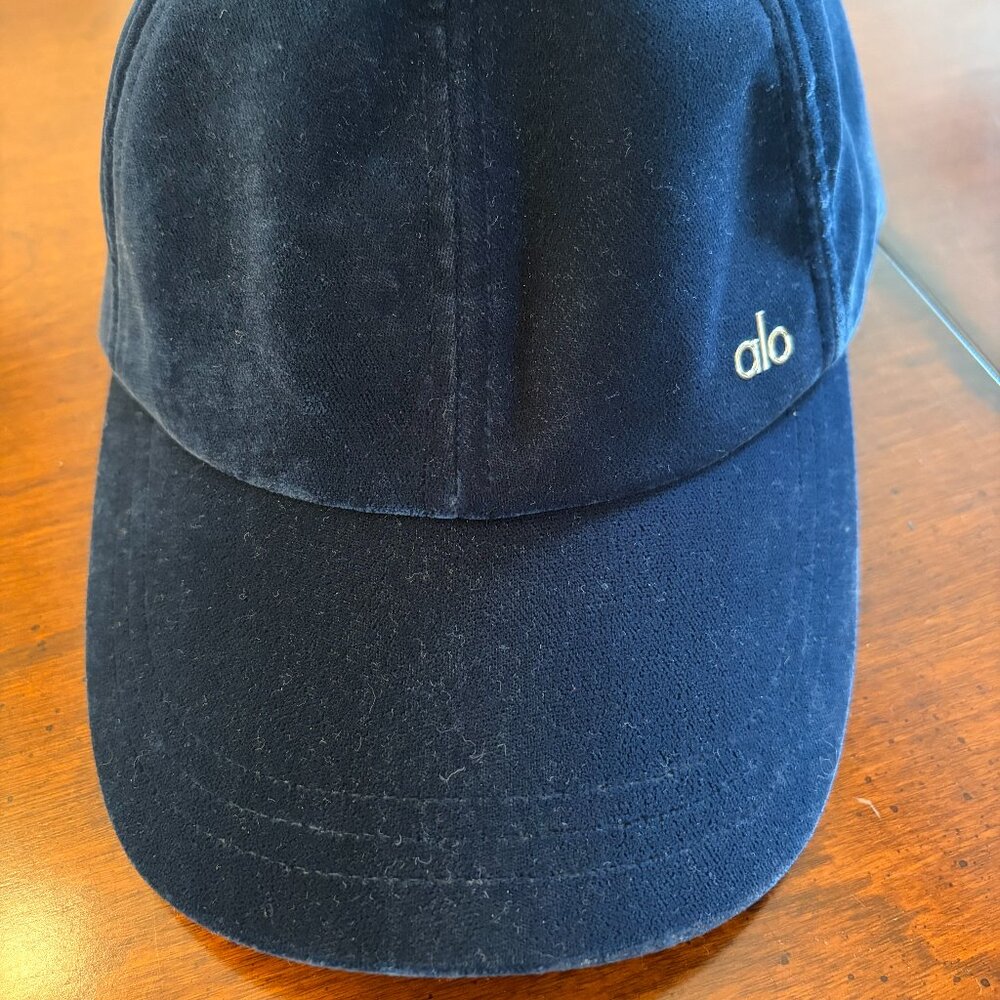 Alo Yoga Velvet Off-Duty Cap – Navy – NWT